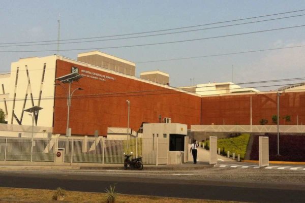 Guardias de seguridad agreden a hombre por exigir medicinas en hospital del IMSS en Colima