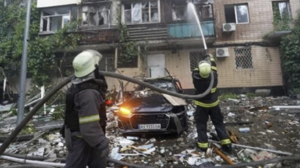 Ataques rusos en Ucrania matan a cuatro personas y hieren a más de dos docenas