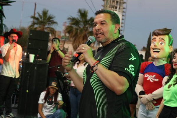 Acude Pérez Cuéllar a la inauguración del “Bravo Fest” por el décimo aniversario del FC Bravos