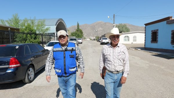 Arturo Zubia da el “sombrerazo” de arranque al riego de sello en la comunidad de Altavista