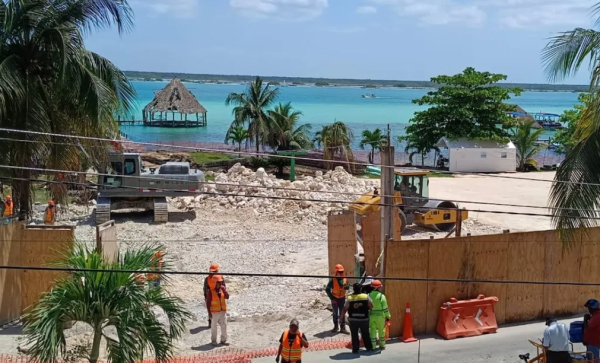 Continúa construcción en Bacalar a pesar de suspensión