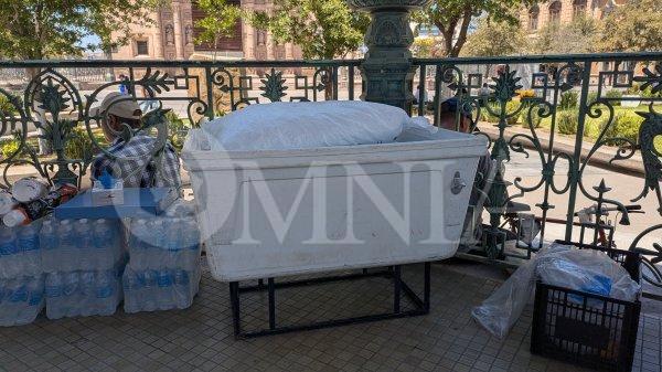 Instalan punto de hidratación en el Quiosco de la Plaza de Armas