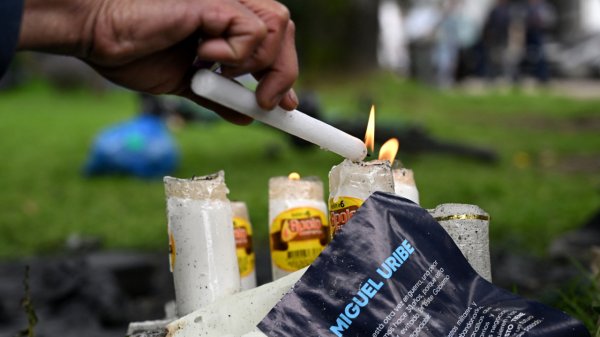 Adolescente acusado de atacar a candidato presidencial en Colombia se declara inocente
