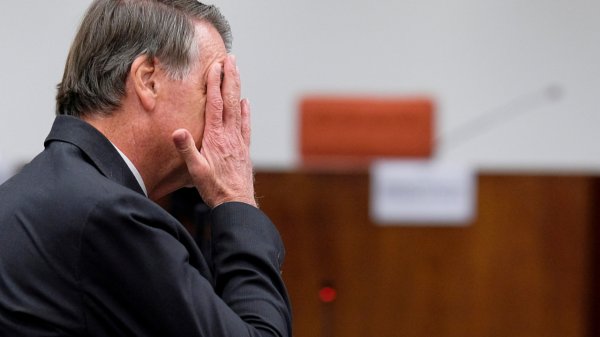 Bolsonaro niega intento de golpe y dice que solo analizó “vías constitucionales” tras su derrota