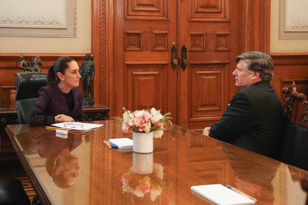 Christopher Landau llega a Palacio Nacional para reunirse con Sheinbaum