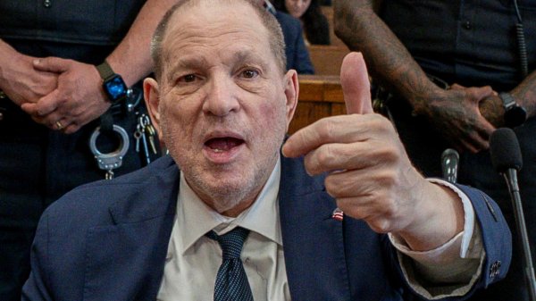 Jurado en Nueva York condena a Harvey Weinstein en un nuevo juicio