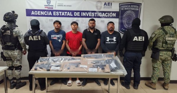 Detiene la AEI en Operativo Conjunto a cuatro hombres con armas, cargadores y balas en Cd. Juárez