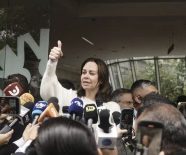 “El país está en guerra”: esposa de Miguel Uribe Turbay tras atentado contra el senador colombiano