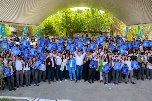 Concluye alcalde Bonilla entrega de mochilas a alumnado de nivel medio superior en el CBTIS 122