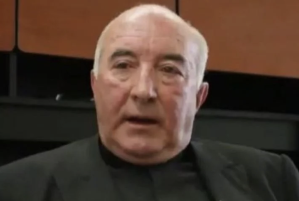 Detienen en el AICM a cura de Legionarios de Cristo por abuso sexual