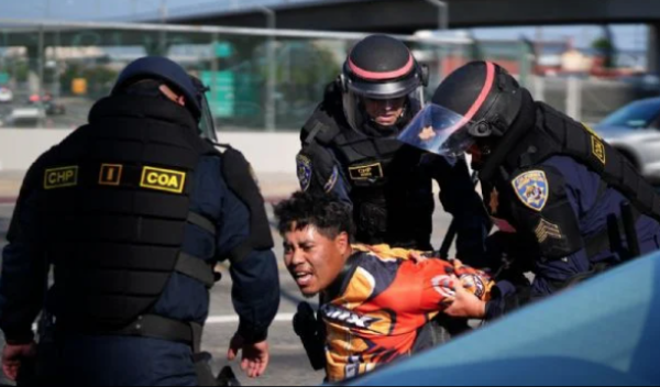 Piden católicos al papa León XIV condenar política migratoria de Trump