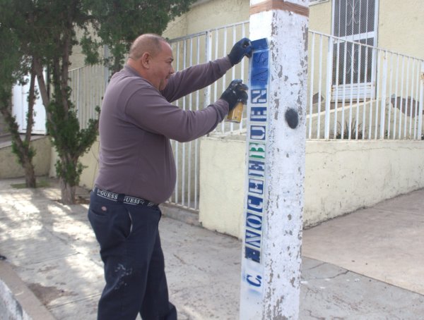 Refuerza Gobierno Municipal identificación de calles con 400 nuevas placas y rótulos