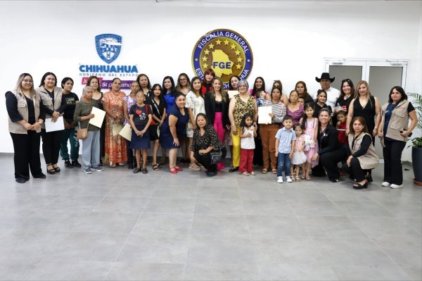 Concluyen usuarias del CEJUM estudios académicos y talleres para su empoderamiento social y económico