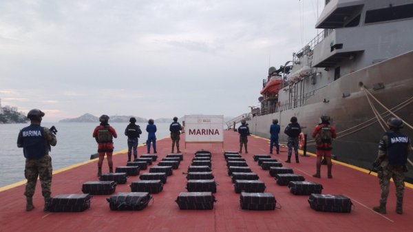Marina decomisa más de una tonelada de cocaína en la costa de Guerrero
