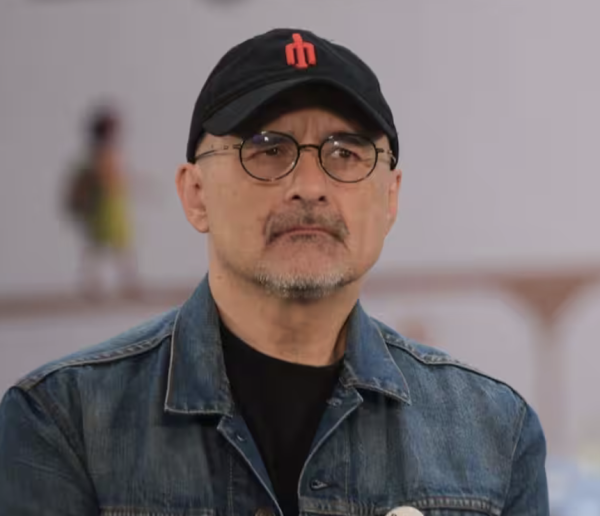 Caricaturista afín a Morena reta a Landau a cancelarle visa tras polémica con consejera