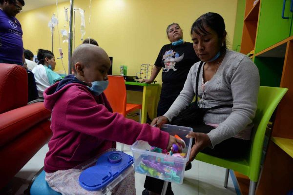 Asociación que ayuda a personas con cáncer amaga con tomar calles y aeropuertos si no atienden desabasto de medicamentos