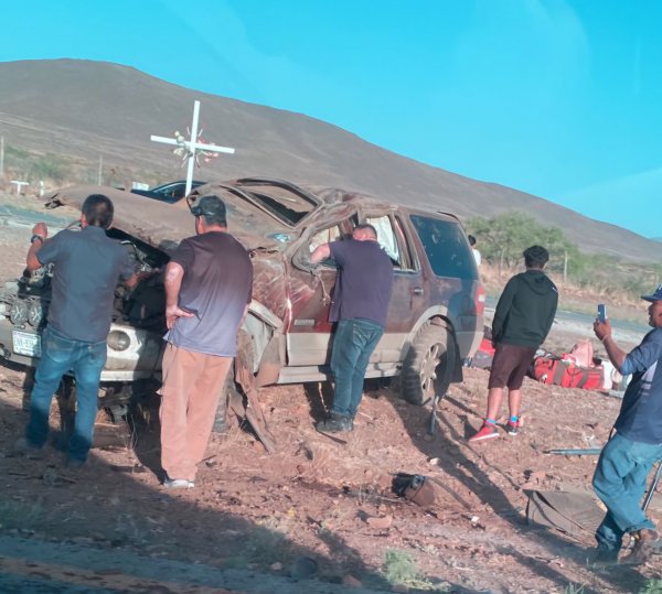 Fatal accidente en carretera a Juárez; extraoficial 2 muertos y 3 heridos