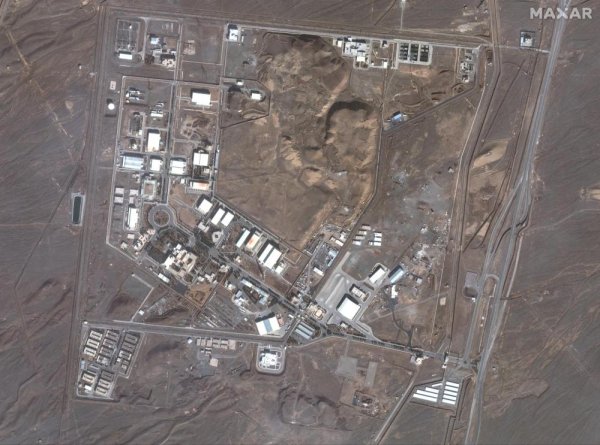 Irán descarta daños graves y escape radiactivo en instalación nuclear