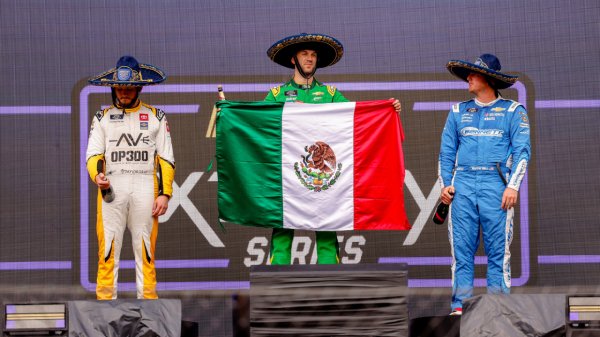 México triunfa como local en Nascar con epopeya de Daniel Suárez