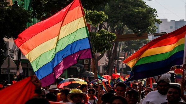 Celebran el orgullo LGBT+ con marchas en Guadalajara, Sinaloa, Puebla y Chiapas