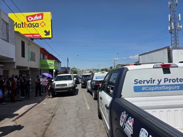 Protestan por hacinamiento de perros en vivienda de la colonia Cuarteles