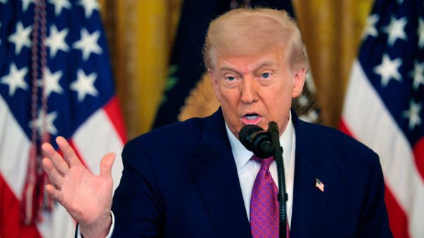 Trump considera prohibir la entrada a EU a ciudadanos de 36 países más
