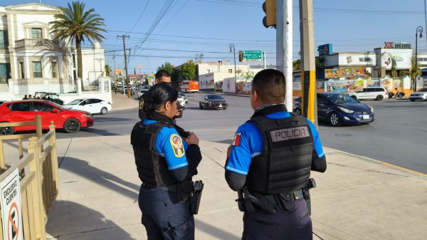 Policías Municipales dan a conocer a la ciudadanía aplicaciones de seguridad con que cuenta la DSPM