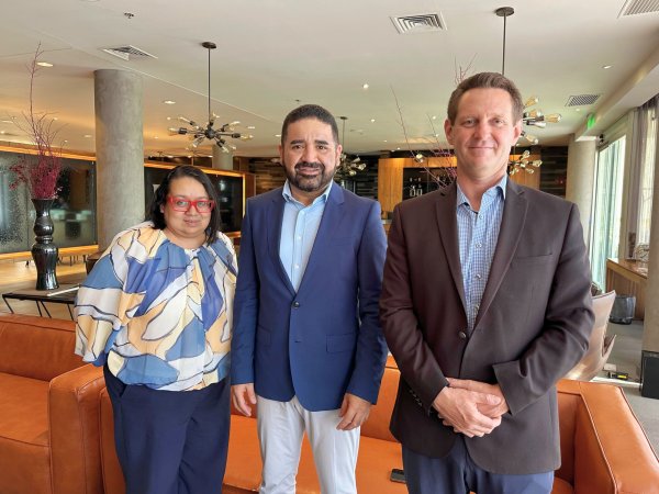 Francisco Sánchez se reúne con el Consulado Norteamericano de Asuntos Políticos
