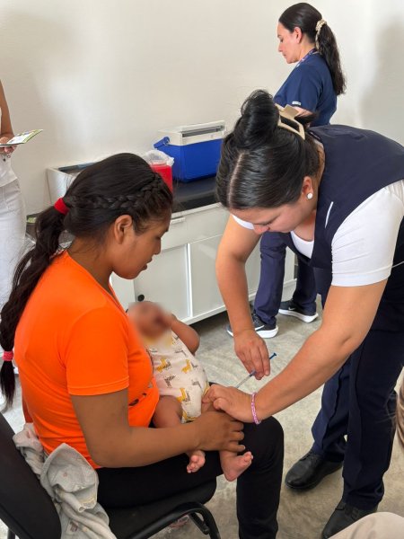 Más de 60 vacunados contra Sarampión en Asentamiento Tarahumara y Albergue de Jornaleros en Meoqui