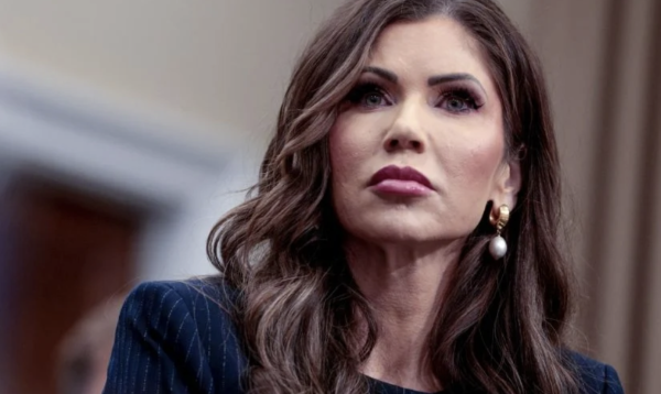 Kristi Noem está alerta y en recuperación tras hospitalización por reacción alérgica, afirma portavoz