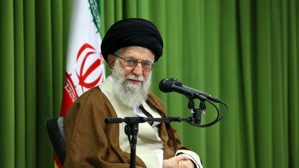 Líder supremo de Irán amenaza a EU con 