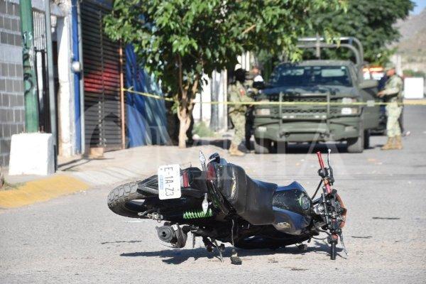 Balacera en Riberas de Sacramento; abandonan granada, arma y droga