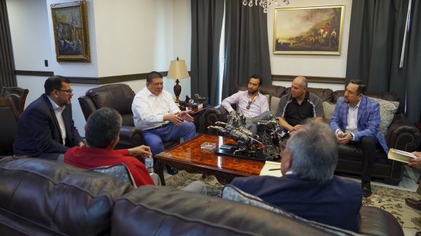 Atiende Fiscal General, César Jáuregui Moreno, a representantes de víctimas de Aras