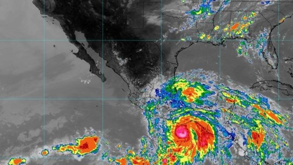 Huracán Erick se fortalece mientras enfila hacia las costas de Guerrero y Oaxaca