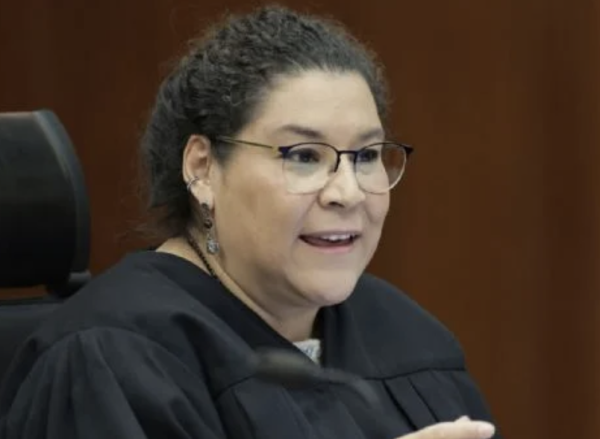 Lenia Batres rompe, otra vez, el quórum en la SCJN; exige sesiones públicas