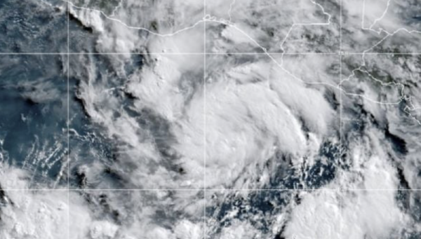 Huracán Erick se intensifica a ciclón de categoría 3 mientras se acerca a la costa sur de México