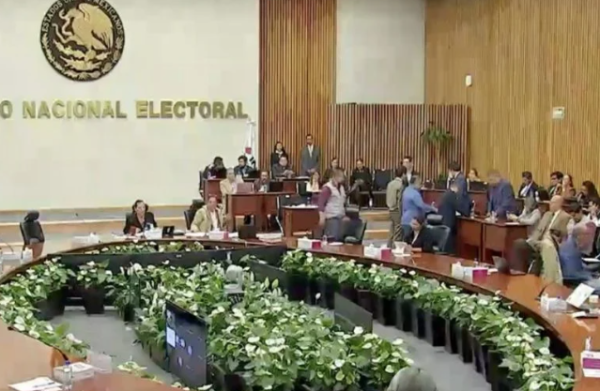 Se enreda el INE por filtración de candidaturas ganadoras a tribunales de circuito; declara tercer receso