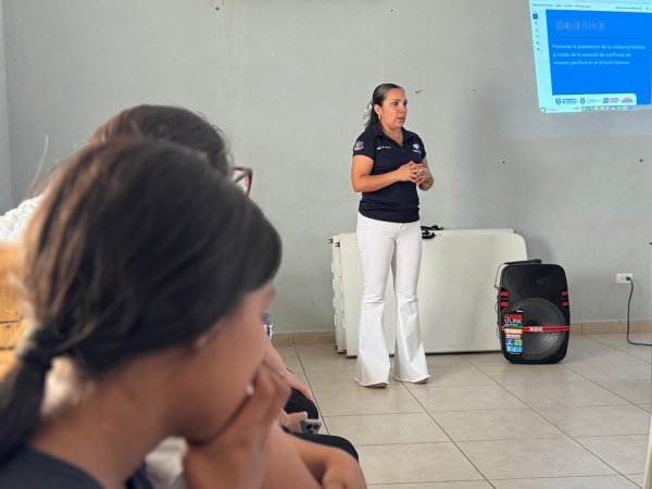 Promueve SSPE crianza positiva y prevención de violencia familiar en Primaria Glorias del Deporte de ciudad Delicias