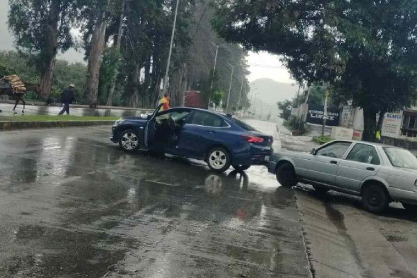Balaceras, bloqueos y quema de negocios en Zitácuaro, Michoacán; piden a la población resguardarse
