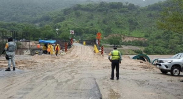 Huracán Erick inundó viviendas, cortó caminos y dejó sin luz a siete municipios de Guerrero