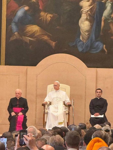 Asiste Marco Bonilla a audiencia general con el Papa León XIV