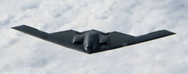 Los bombarderos estadunidenses B-2, la amenaza aérea para el programa nuclear iraní
