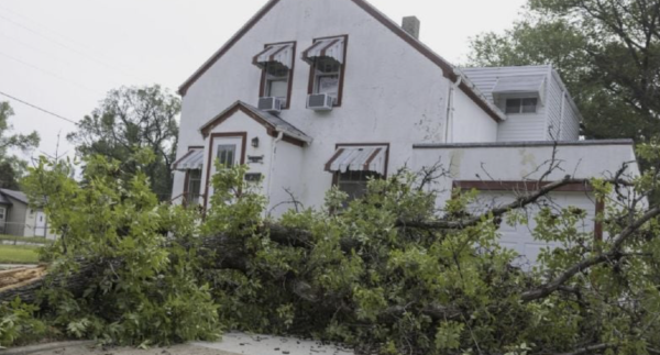Muren tres personas en tornado que deja daños severos en Dakota del Norte