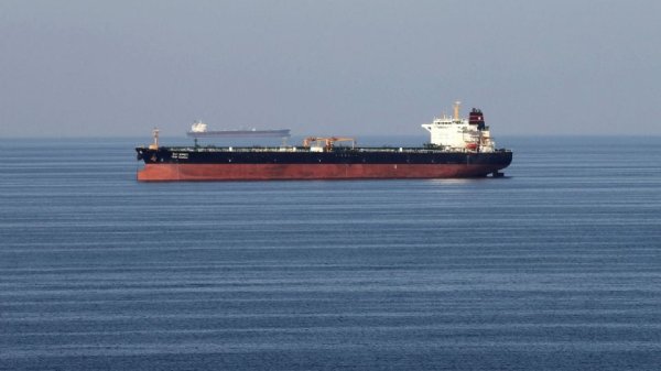 Parlamento de Irán aprueba cierre del estrecho de Ormuz, donde pasa 20% del petróleo mundial
