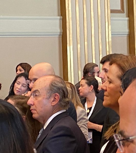 Fernández Noroña se encuentra a Felipe Calderón en audiencia del papa León XIV