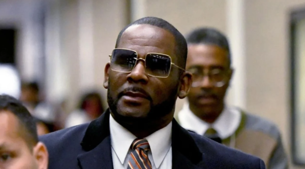 R. Kelly afirma que funcionarios de la prisión conspiraron para matarlo. El juez niega su liberación