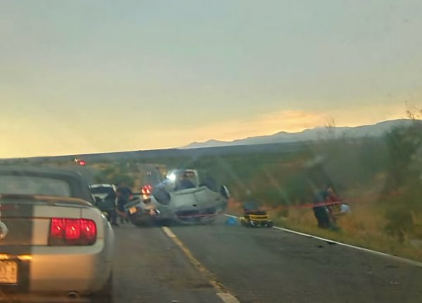 Fatal volcadura en la vía corta Parral–Chihuahua deja una mujer sin vida y varios lesionados