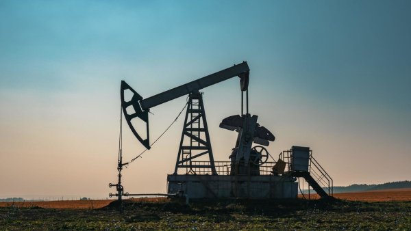 Los precios del petróleo se disparan tras el ataque de EU contra Irán