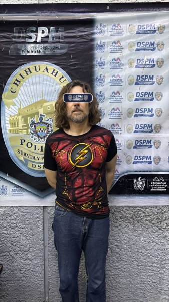 Sujeto detenido tras intentar huir con motocicleta; se identificó como 