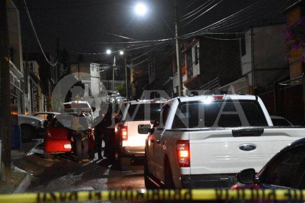 Cateo en vivienda de la colonia Saucito deja armas aseguradas y tres personas retenidas